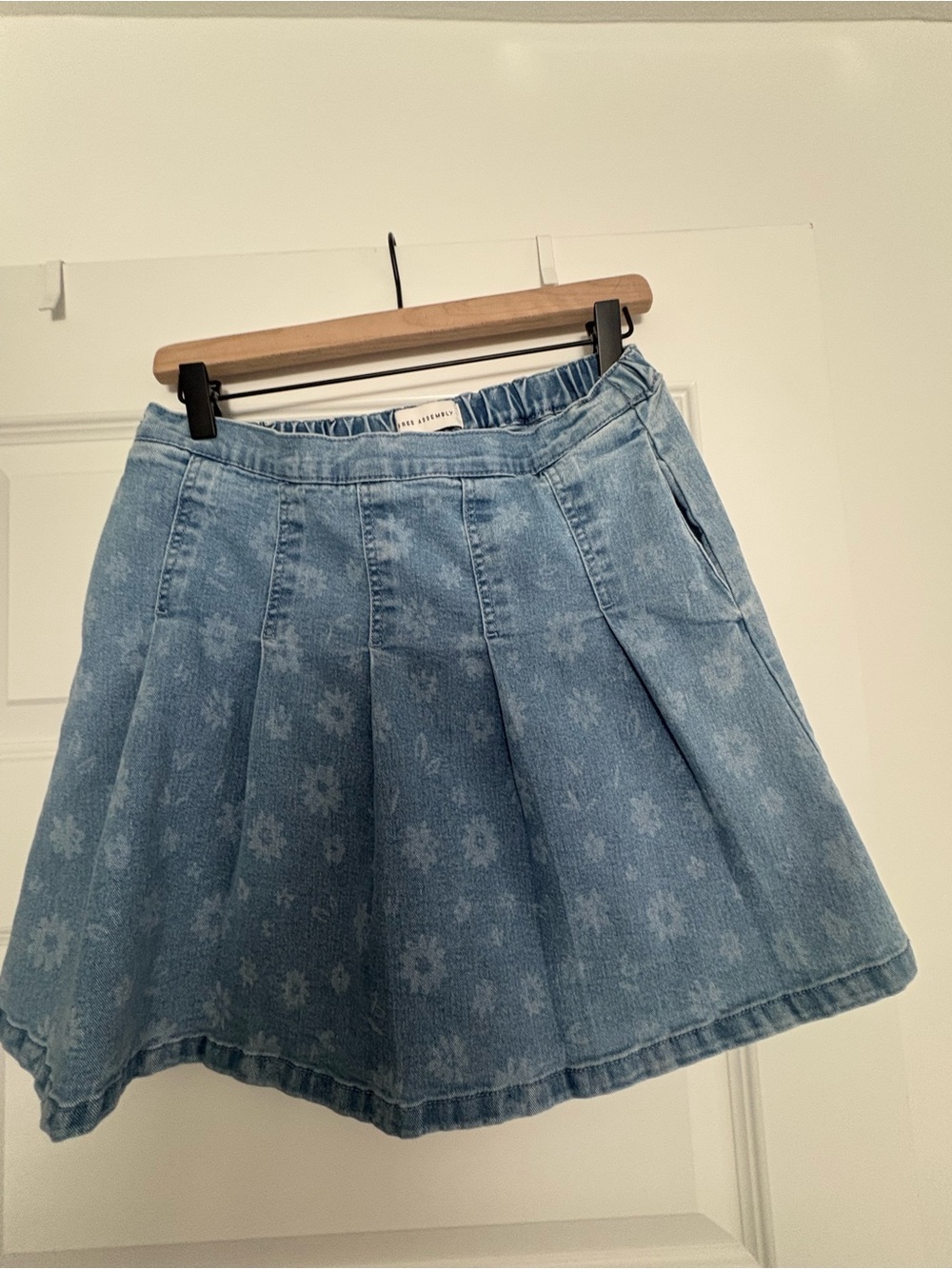 Girls Free People Light Blue Floral Denim Pleated Skirt, size XL